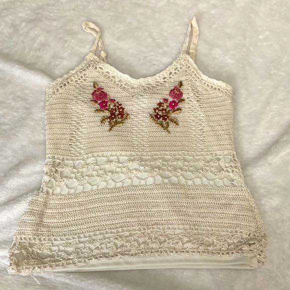 Newport News Tops - Crochet vintage tank top